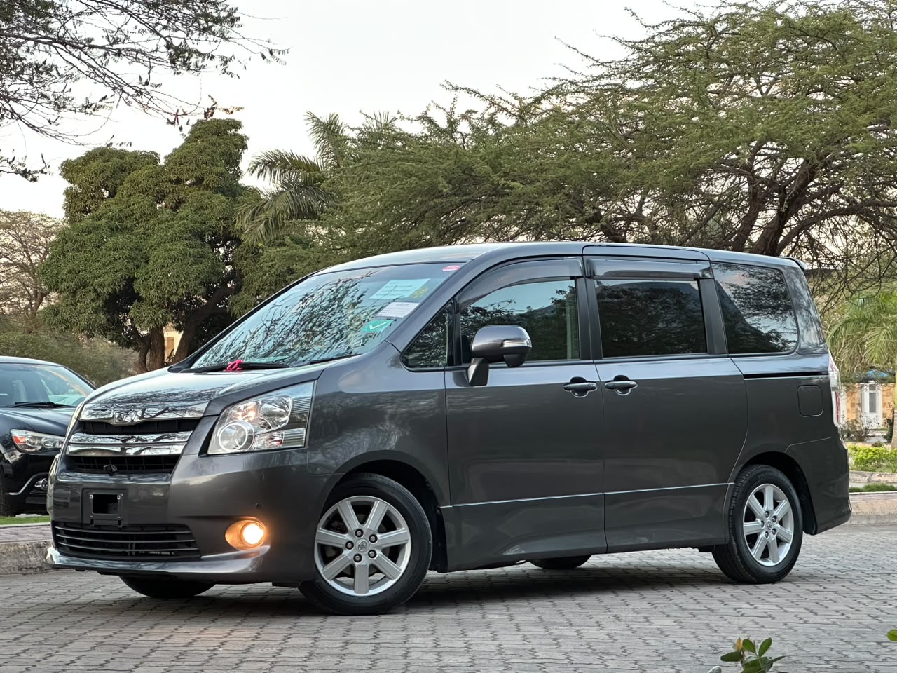 TOYOTA NOAH NEW thumbnail 9